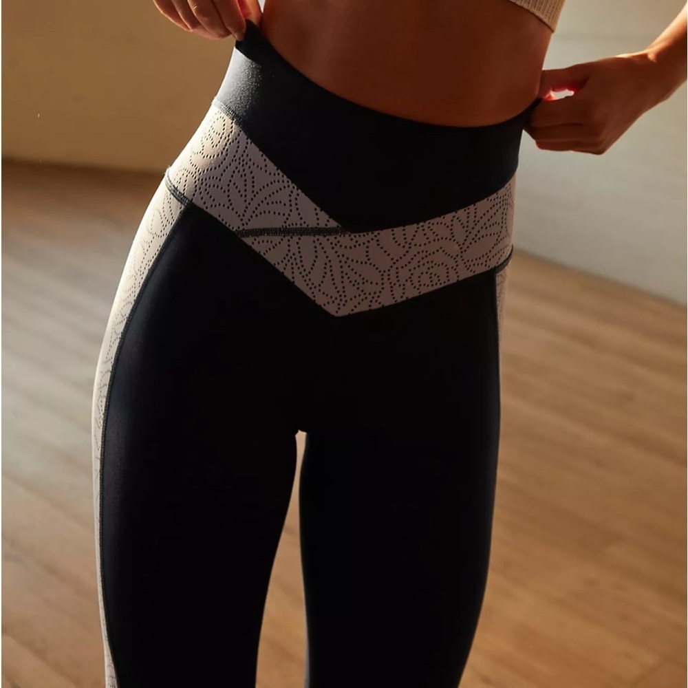 NWT Lace Me Up Leggings - Picture 2 of 9